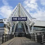 Doncaster City Centre Deluxe Whole Apartment Sleeps 4 D2